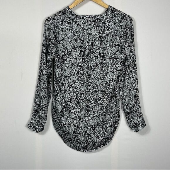 Daisy Fuentes Long Sleeve Black and White Blouse - Picture 7 of 12